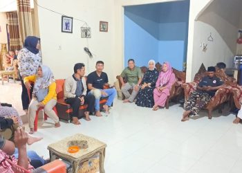 Silaturahmi: BPD Dan Sangadi Berikan Selamat Kputra Putri Terbaik Desa Bungko