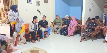 Silaturahmi: BPD Dan Sangadi Berikan Selamat Kputra Putri Terbaik Desa Bungko