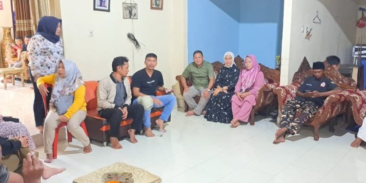 Silaturahmi: BPD Dan Sangadi Berikan Selamat Kputra Putri Terbaik Desa Bungko